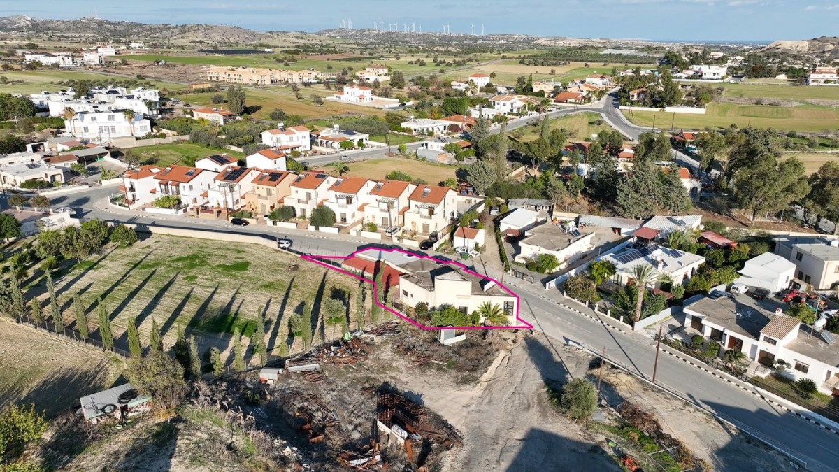 Building with two shops located in  Anafotida, Larnaka