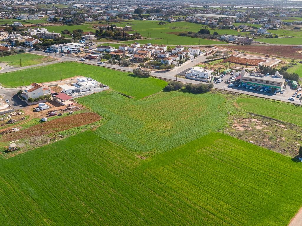 Field - Deryneia, Famagusta