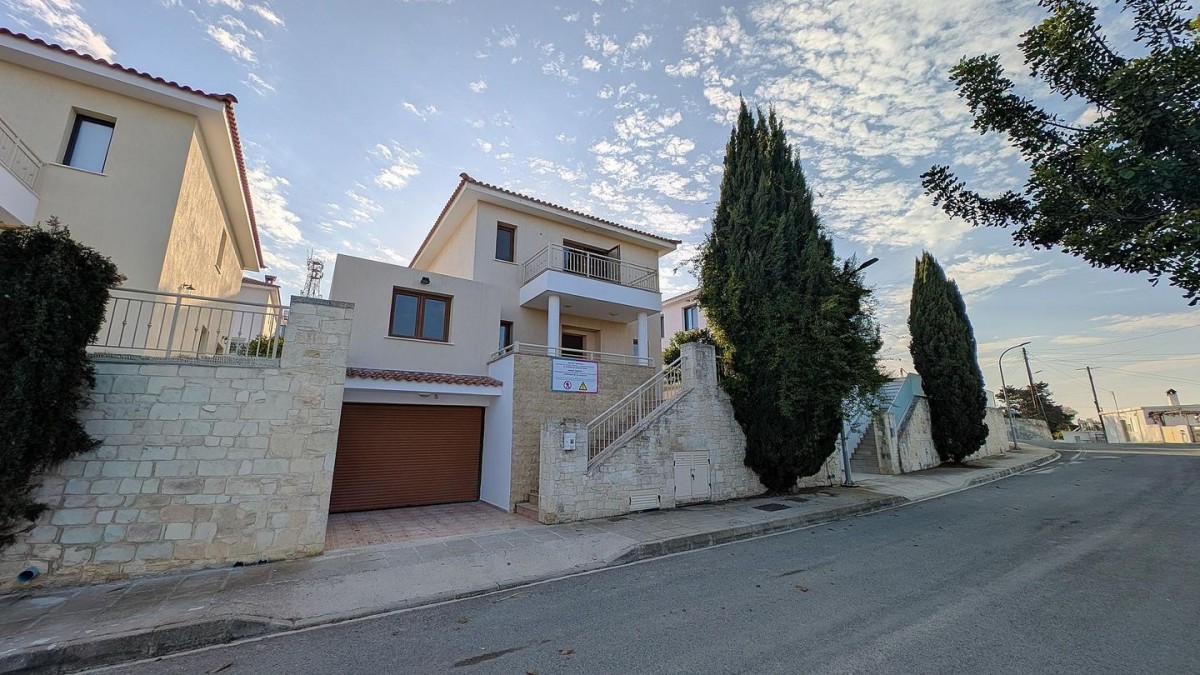 Three-bedroom villa in Tsada, Paphos
