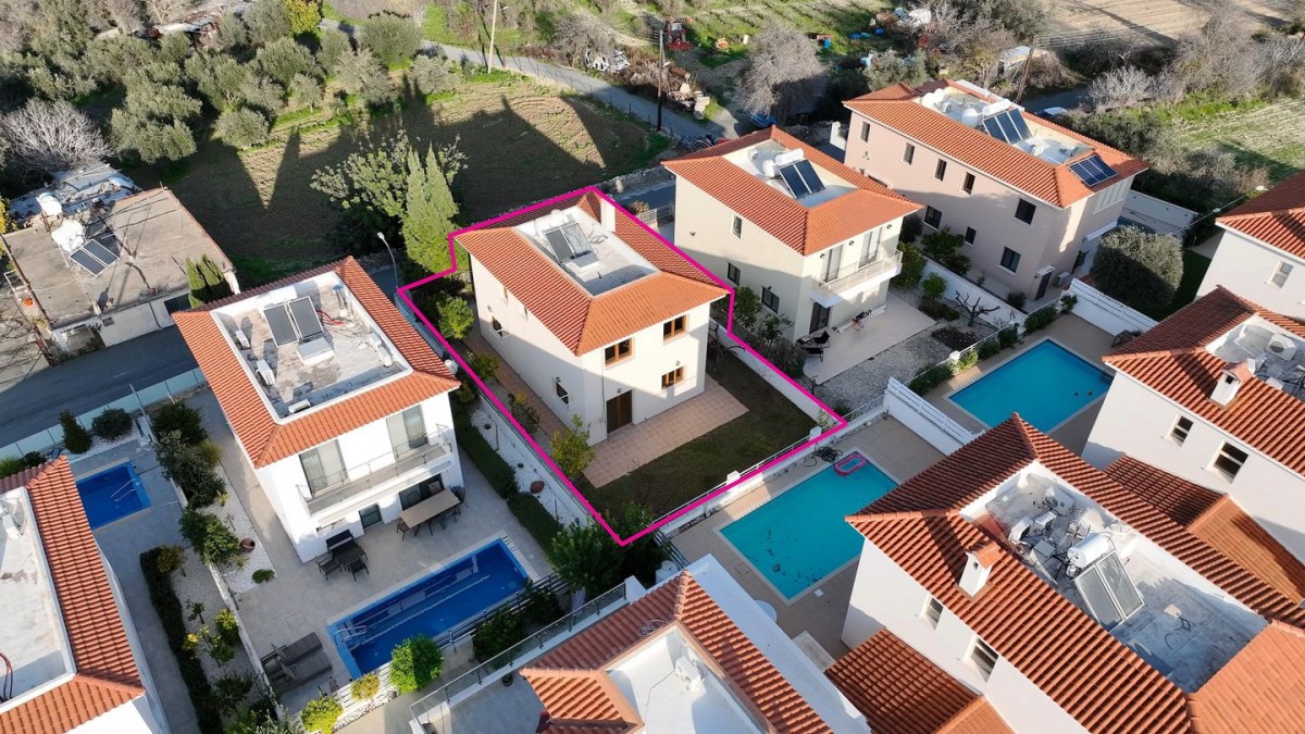 Three-bedroom villa in Tsada, Paphos