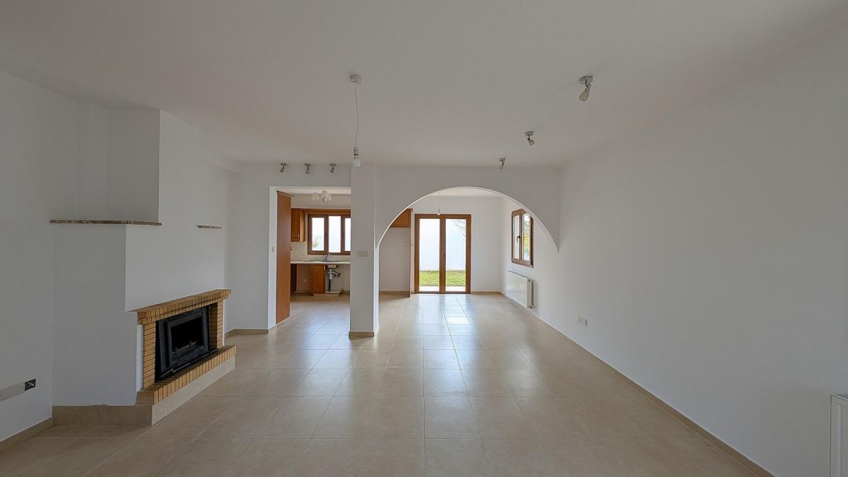 Three-bedroom villa in Tsada, Paphos