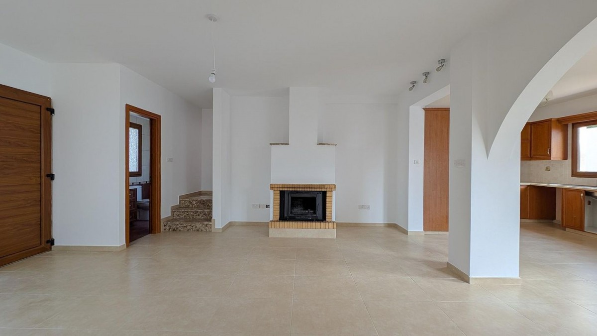 Three-bedroom villa in Tsada, Paphos