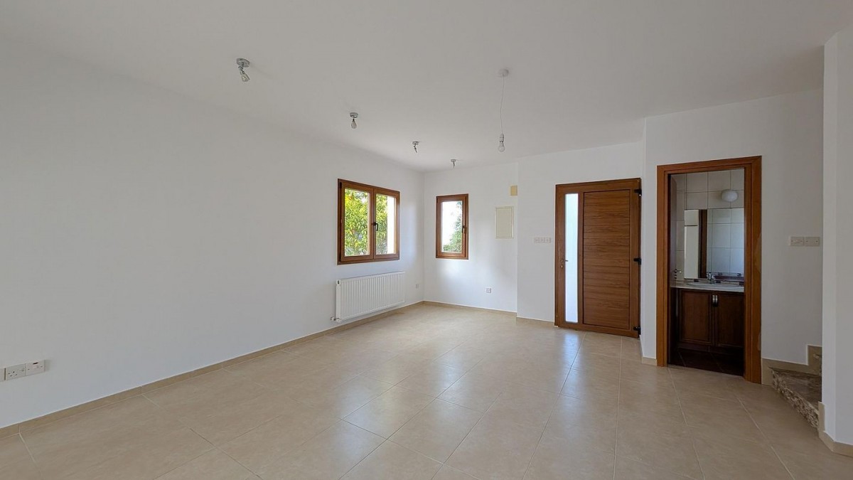 Three-bedroom villa in Tsada, Paphos