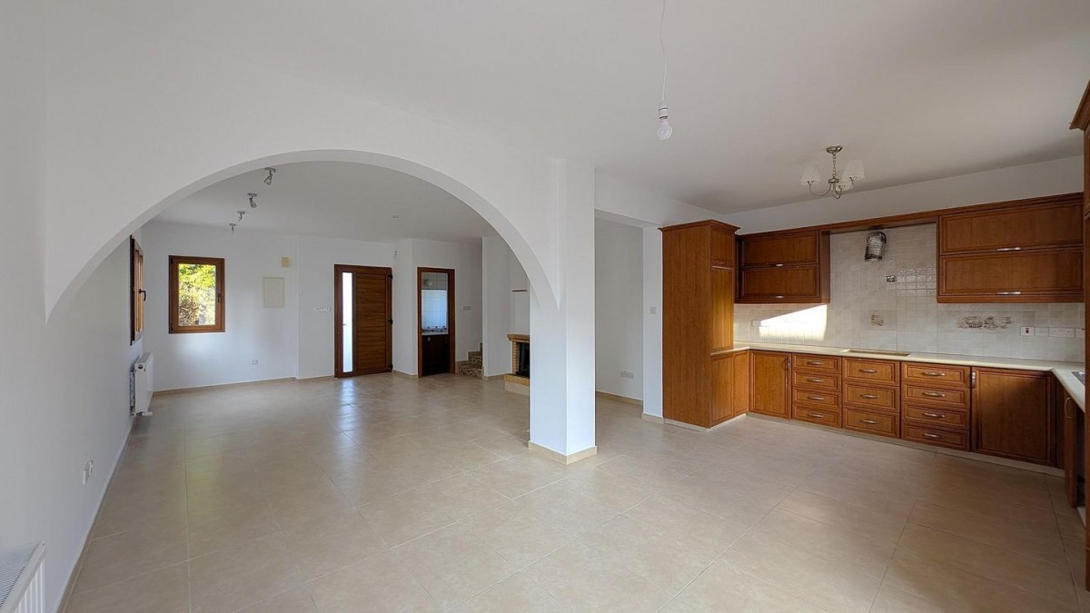 Three-bedroom villa in Tsada, Paphos