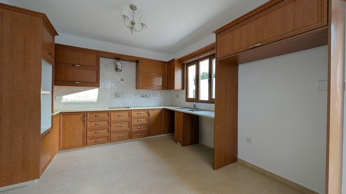 Three-bedroom villa in Tsada, Paphos