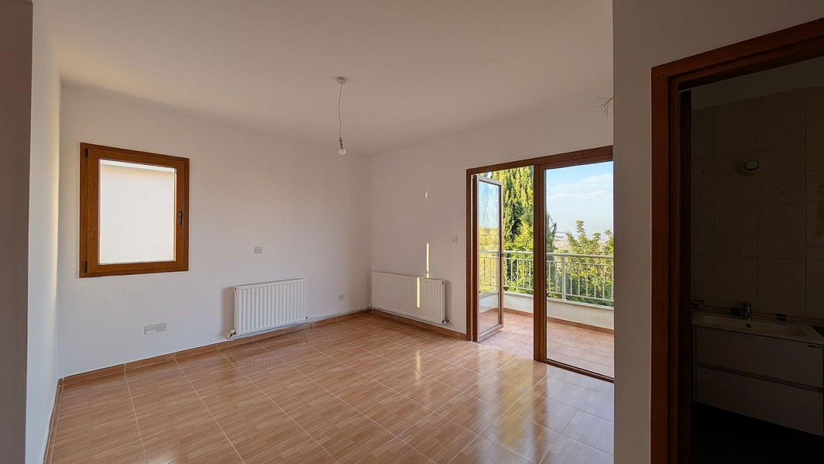 Three-bedroom villa in Tsada, Paphos