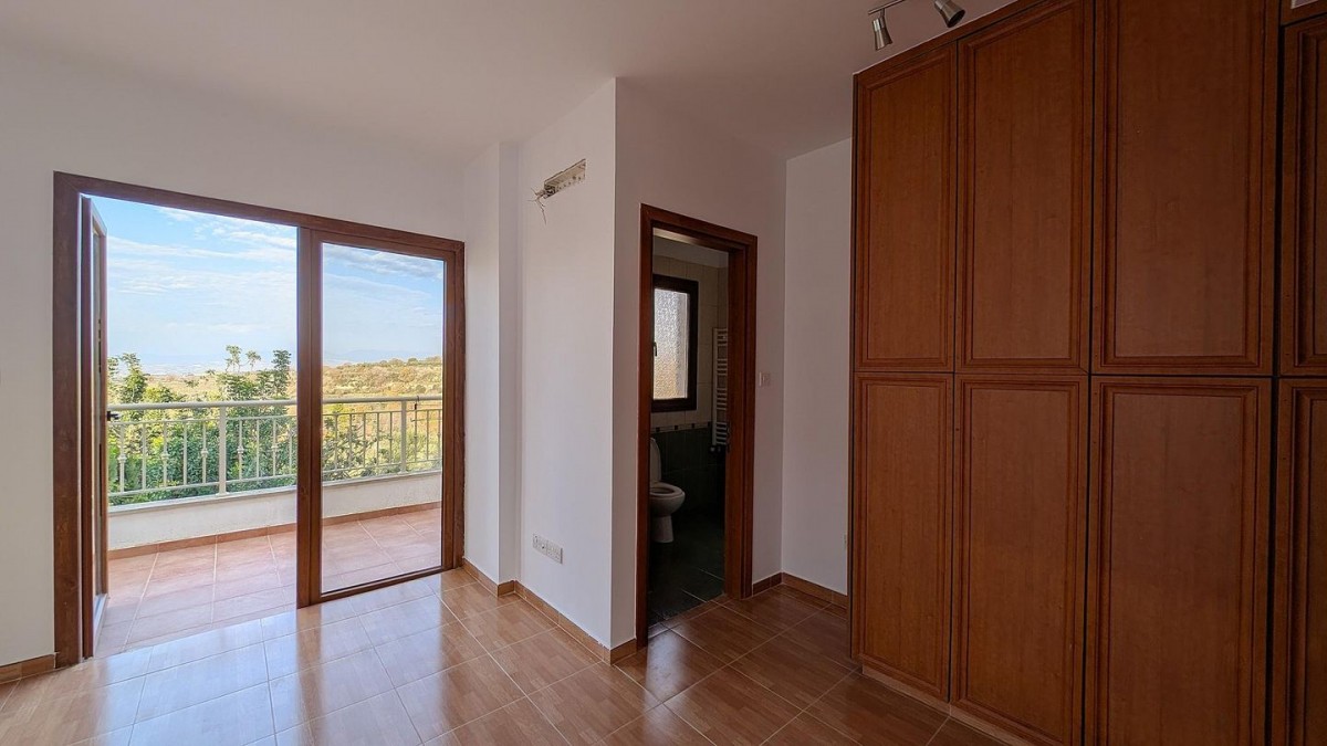 Three-bedroom villa in Tsada, Paphos