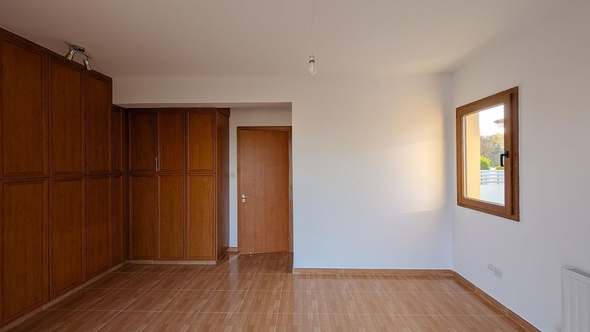 Three-bedroom villa in Tsada, Paphos