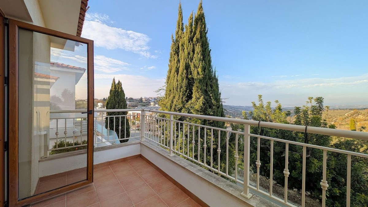 Three-bedroom villa in Tsada, Paphos