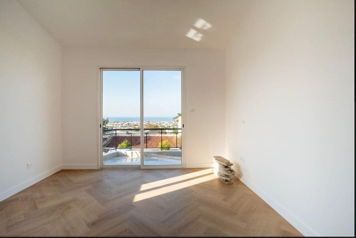 Town House / Maisonette For Sale  in  Petrideia