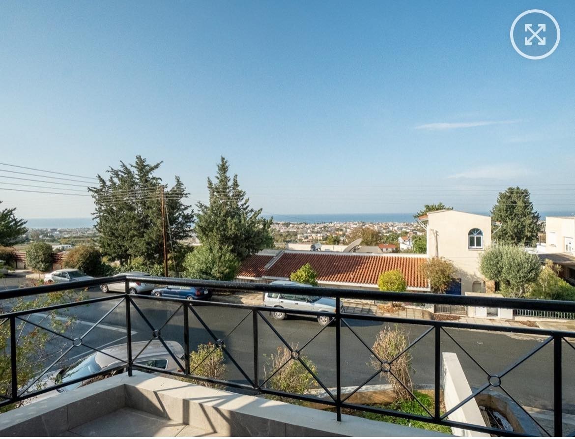 Town House / Maisonette For Sale  in  Petrideia