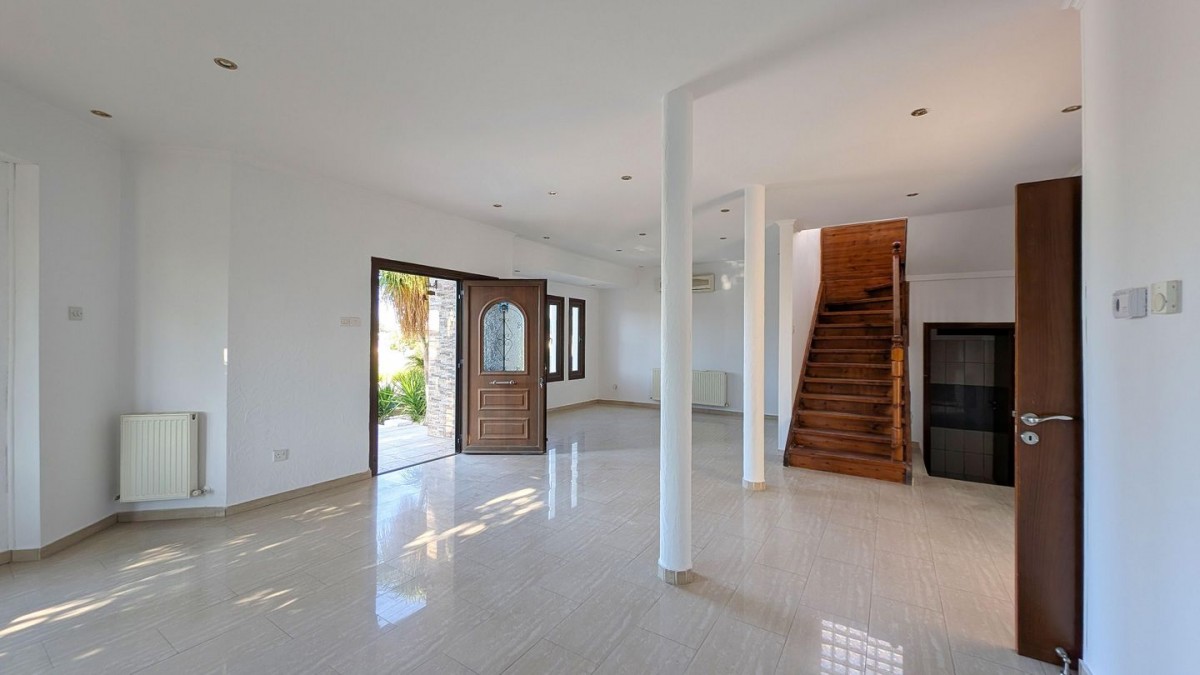 Four-Bedroom Detached House in Tseri, Nicosia