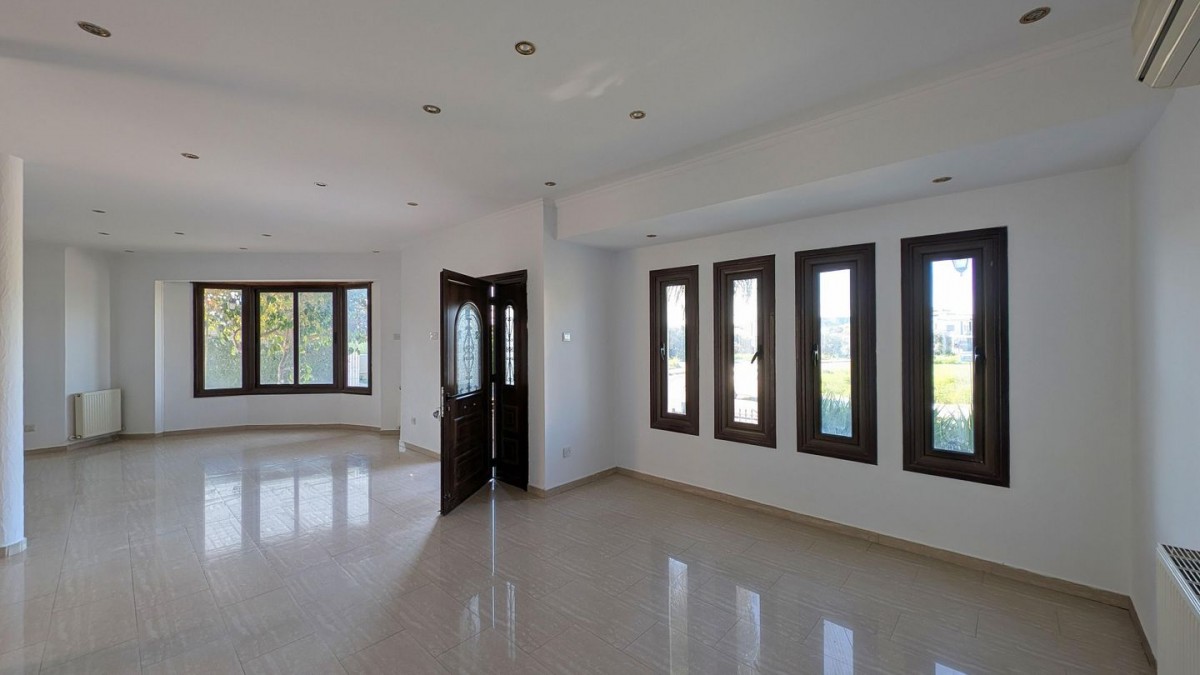 Four-Bedroom Detached House in Tseri, Nicosia