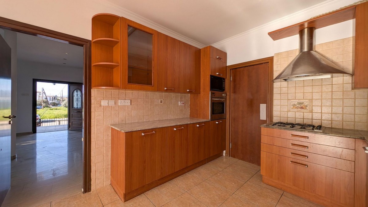 Four-Bedroom Detached House in Tseri, Nicosia