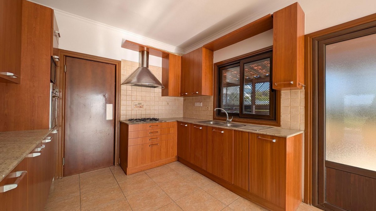 Four-Bedroom Detached House in Tseri, Nicosia