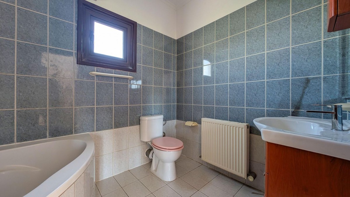 Four-Bedroom Detached House in Tseri, Nicosia