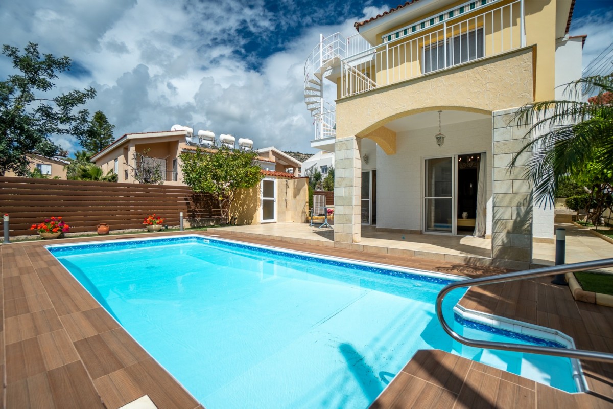 Detached Villa For Sale  in  Peyia
