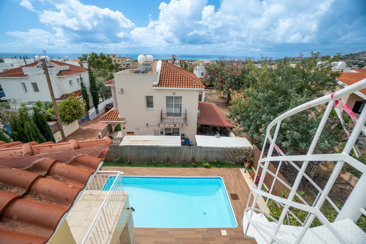 Detached Villa For Sale  in  Peyia