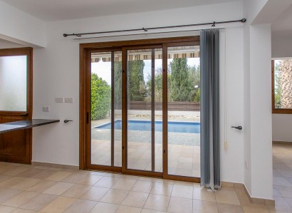 Kissonerga, Paphos Detached Villa For Sale | WW31097
