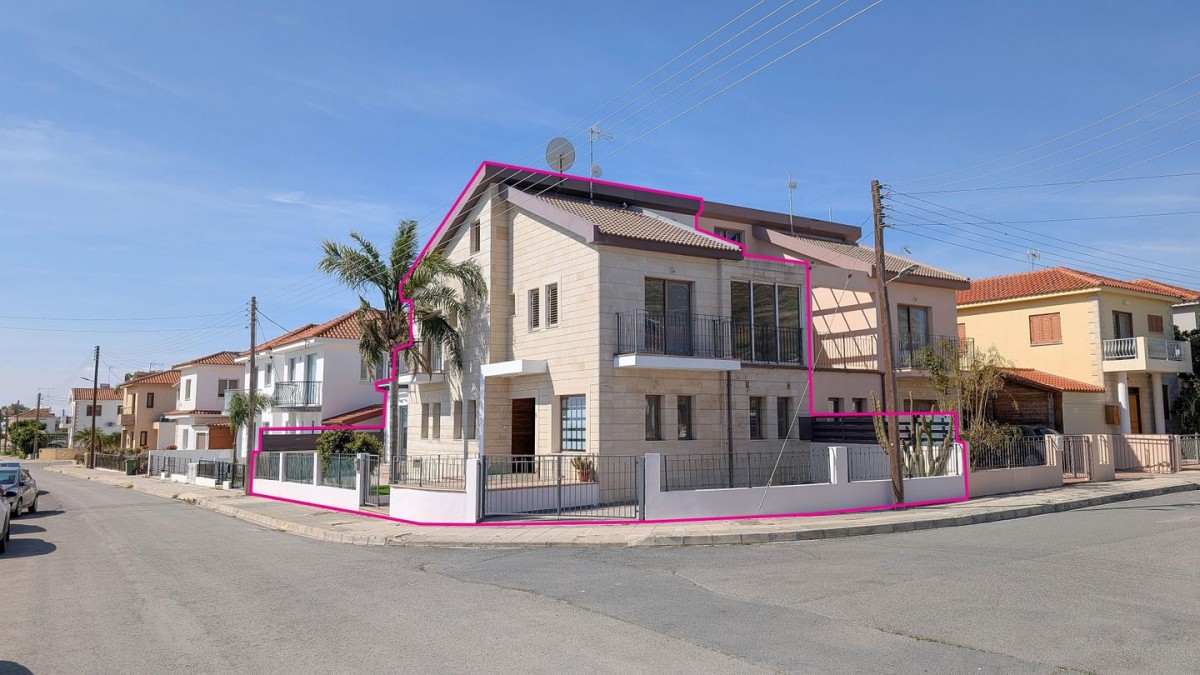 Oroklini, Larnaca Semi Detached Villa For Sale | WW31136