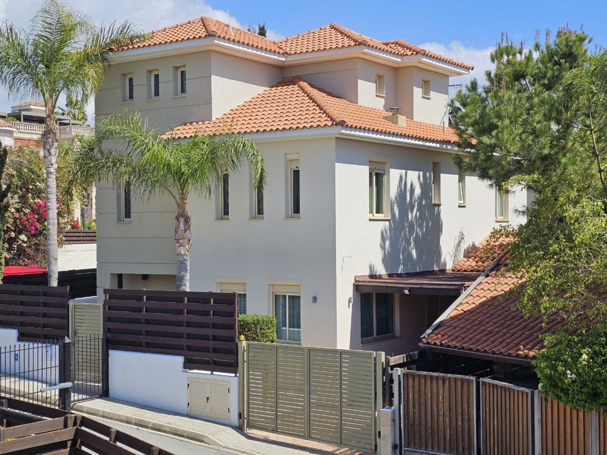 Detached Villa For Sale  in  Pyrgos