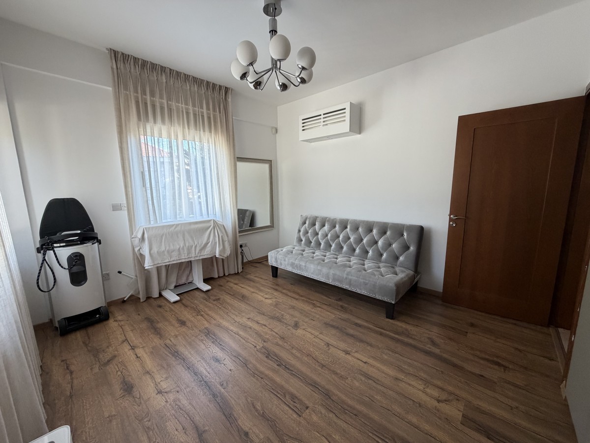 Detached Villa For Sale  in  Pyrgos