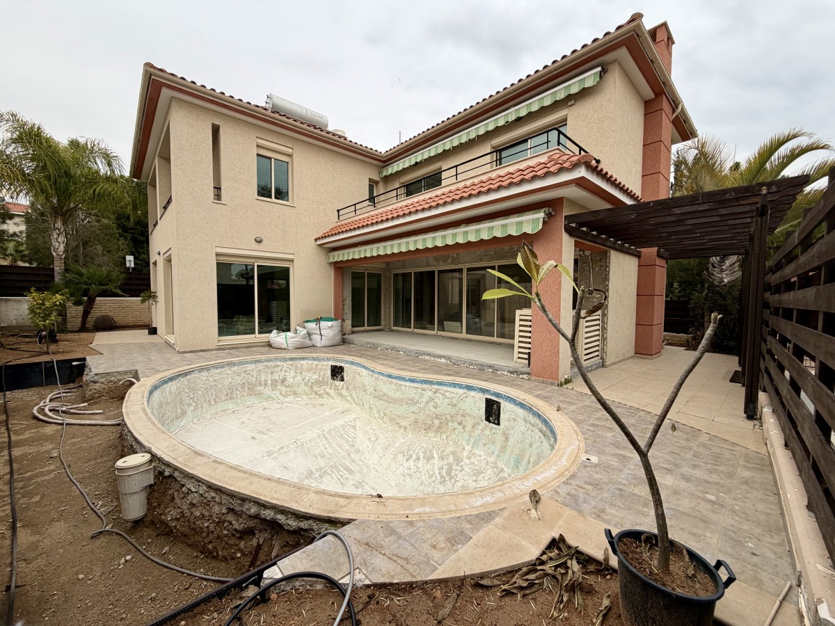 Detached Villa For Sale  in  Pyrgos