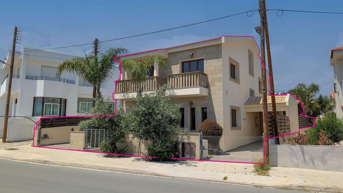 Four-Bedroom House in Lakatamia, Nicosia