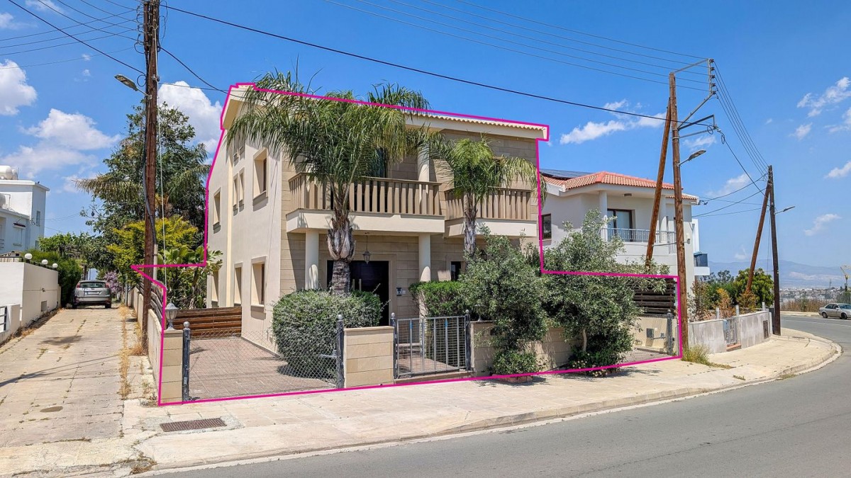 Four-Bedroom House in Lakatamia, Nicosia