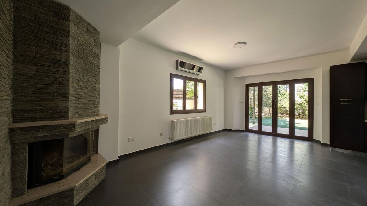 Four-Bedroom House in Lakatamia, Nicosia