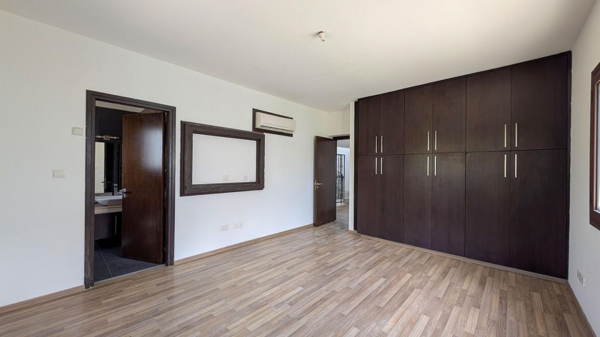 Four-Bedroom House in Lakatamia, Nicosia