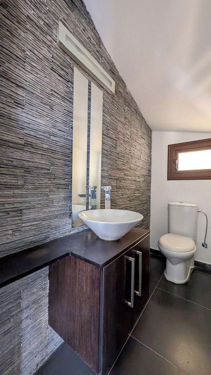 Four-Bedroom House in Lakatamia, Nicosia
