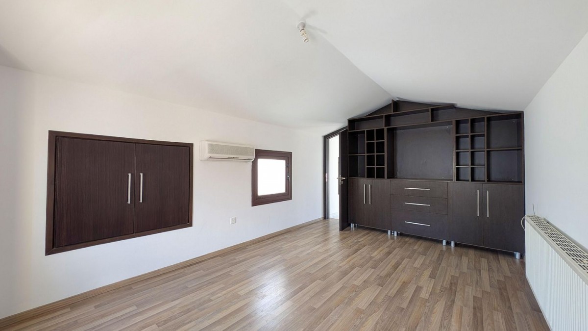 Four-Bedroom House in Lakatamia, Nicosia