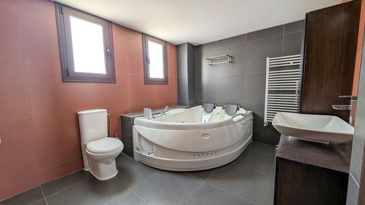 Four-Bedroom House in Lakatamia, Nicosia