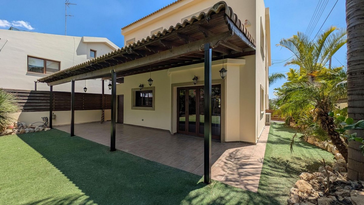 Four-Bedroom House in Lakatamia, Nicosia