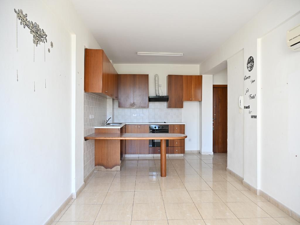 Flat - Marina Apartments - Chrysopolitissa, Larnaca