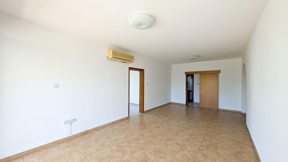 Three-bedroom apartment in Chrysopolitissa, Larnaca
