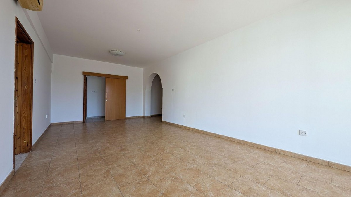 Three-bedroom apartment in Chrysopolitissa, Larnaca