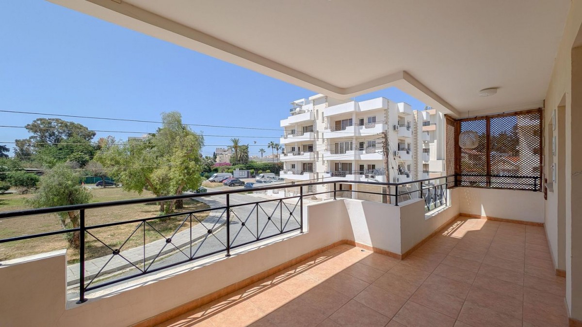 Three-bedroom apartment in Chrysopolitissa, Larnaca
