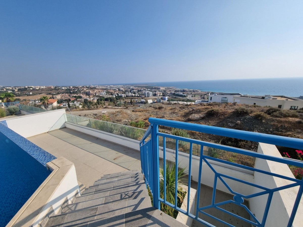 Semi Detached Villa For Rent  in  Chlorakas
