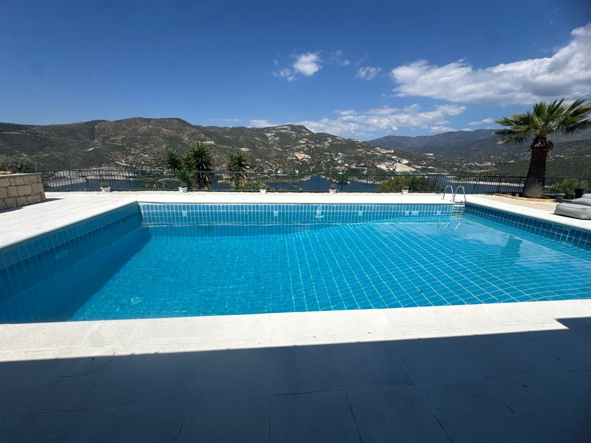 Detached Villa For Sale  in  Foinikaria