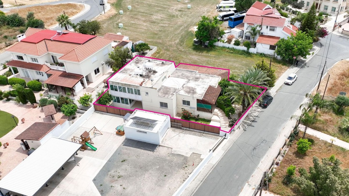 Three-Bedroom House in Dali, Nicosia