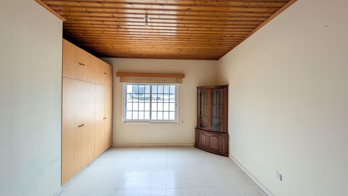 Three-Bedroom House in Dali, Nicosia