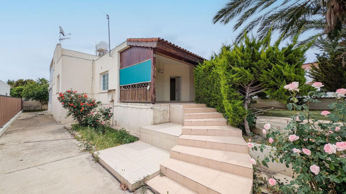 Three-Bedroom House in Dali, Nicosia