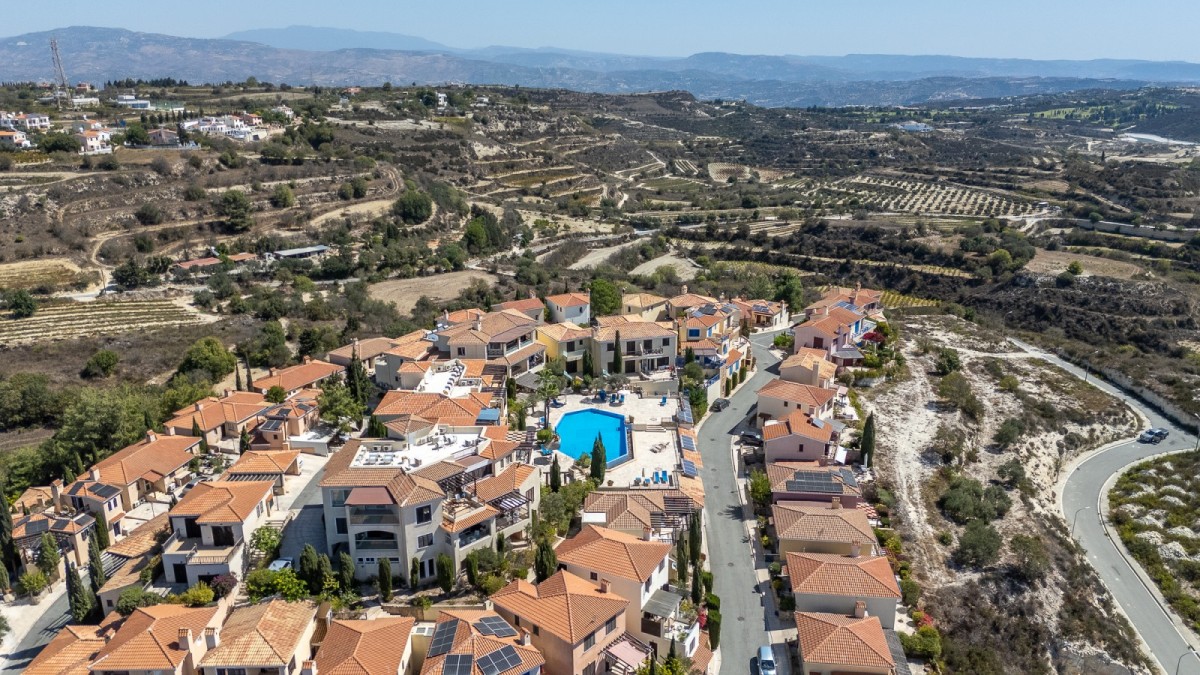 Detached Villa For Sale  in  Tsada