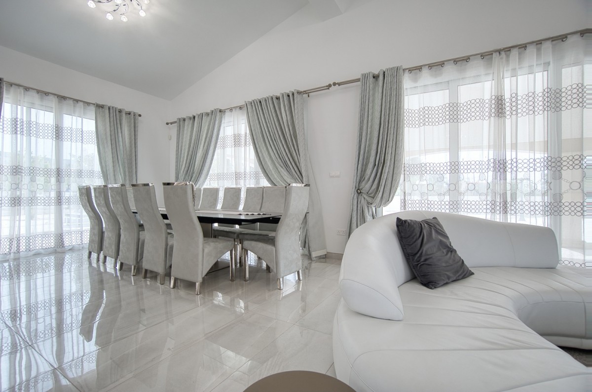 Bungalow For Sale  in  Peyia - Sea Caves
