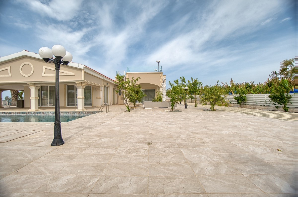 Bungalow For Sale  in  Peyia - Sea Caves