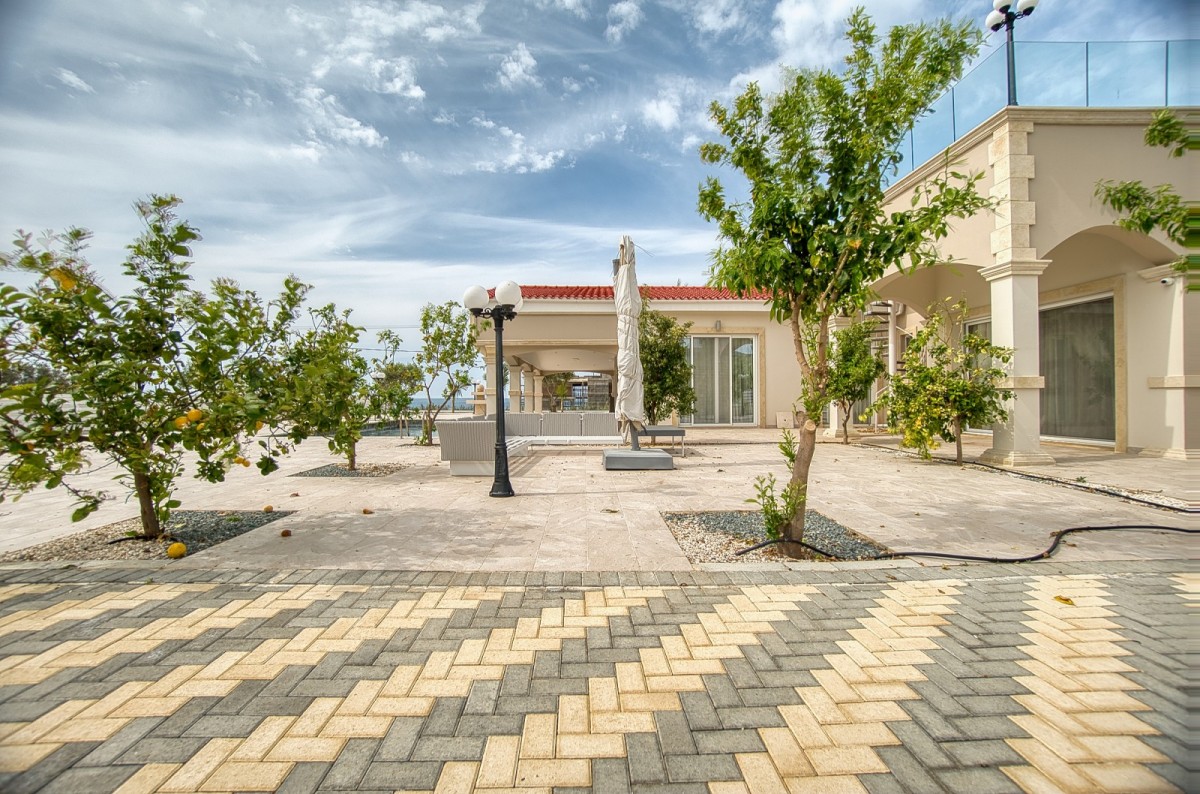 Bungalow For Sale  in  Peyia - Sea Caves