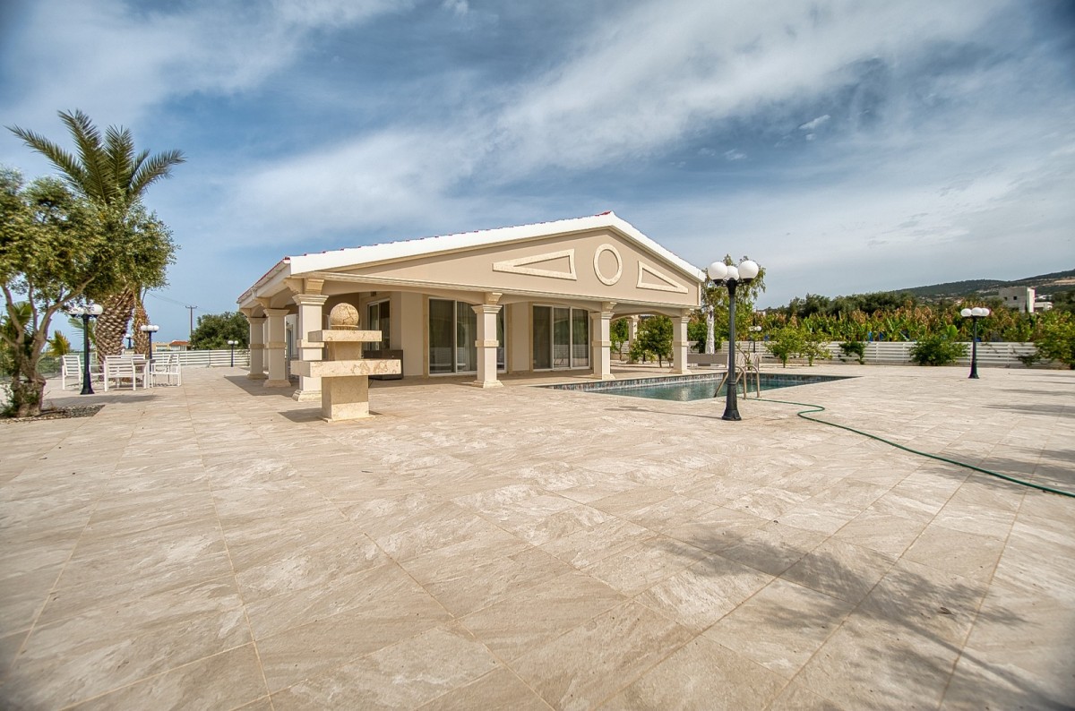 Bungalow For Sale  in  Peyia - Sea Caves