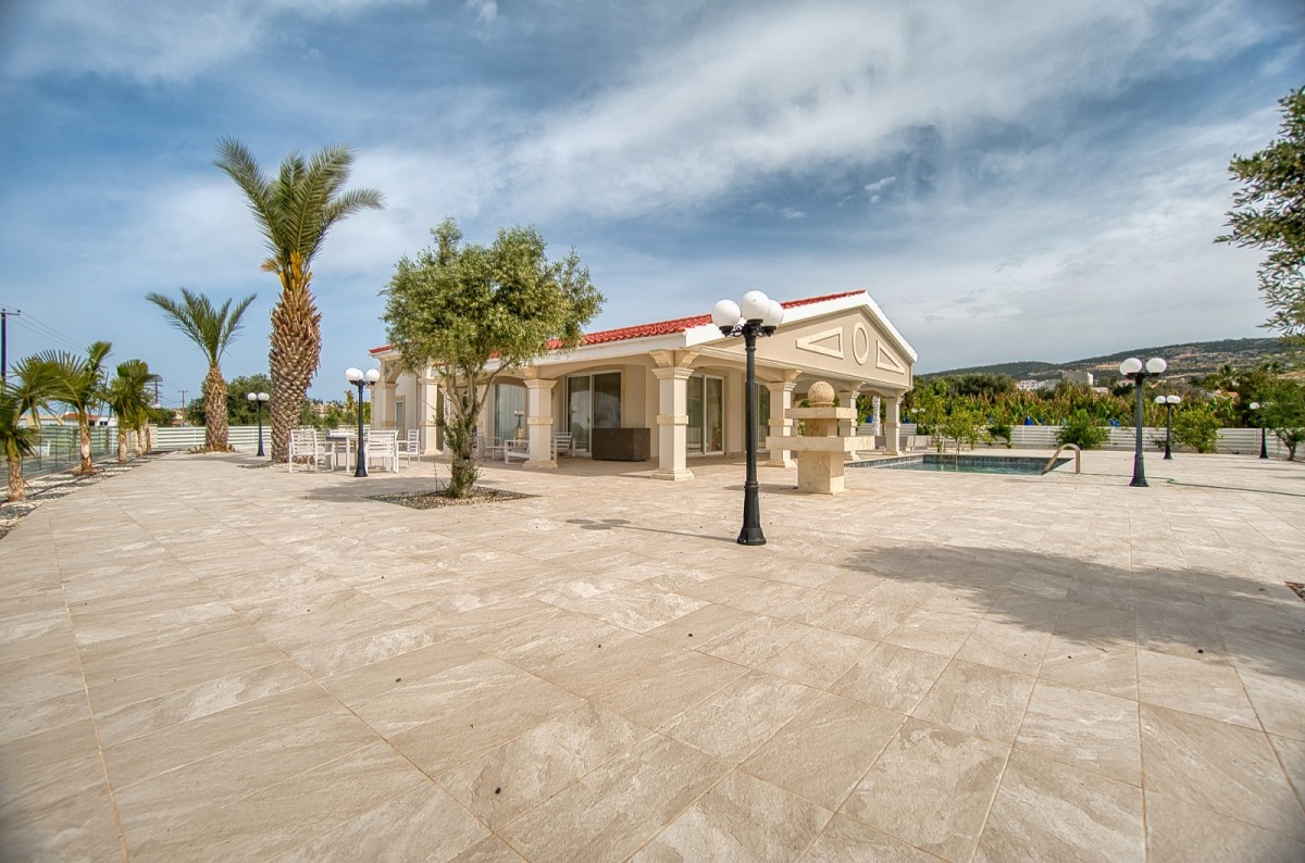 Bungalow For Sale  in  Peyia - Sea Caves